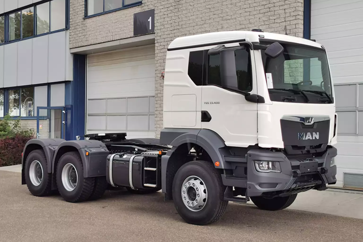 MAN TGS 33.400 BB SA 6×4 Tractor Head