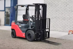 Toyota Tonero 52-8FDF25 4×2 Forklift